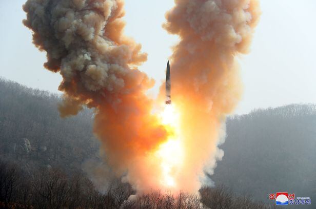 북한은 지난 18∼19일 김정은 국무위원장이 딸 주애와 함께 참관한 가운데 전술핵운용부대들의 '핵반격 가상 종합전술훈련'을 진행했다고 조선중앙통신이 20일 보도했다. /조선중앙통신 연합뉴스