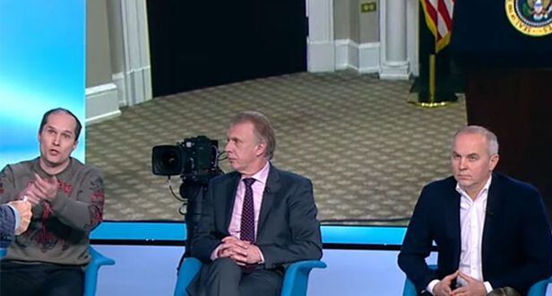 친러시아 성향의 야당 ‘플랫폼포라이프’의 네스토르 슈프리치(오른쪽) 의원과 우크라이나 기자인 유리 부투소프(왼쪽). /유튜브