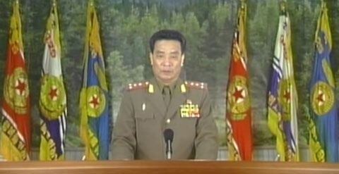 2009년 무렵 북한군 총참모부 대변인이 군복을 입고 대남 공세 성명을 읽는 모습. /조선중앙TV