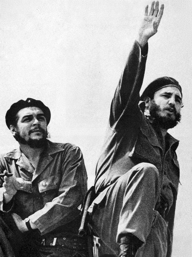 쿠바가 공산주의 국가를 선포한 1961년 쿠바 혁명을 이끈 체 게바라(왼쪽)와 피델 카스트로. /위키피디아