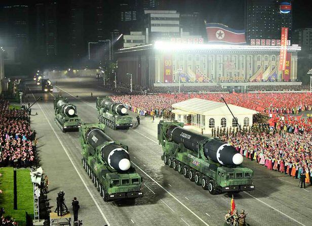 지난해 4월 25일 북한 평양 김일성광장에서 진행된 열병식에 등장한 ICBM '화성-15형'. /노동신문 