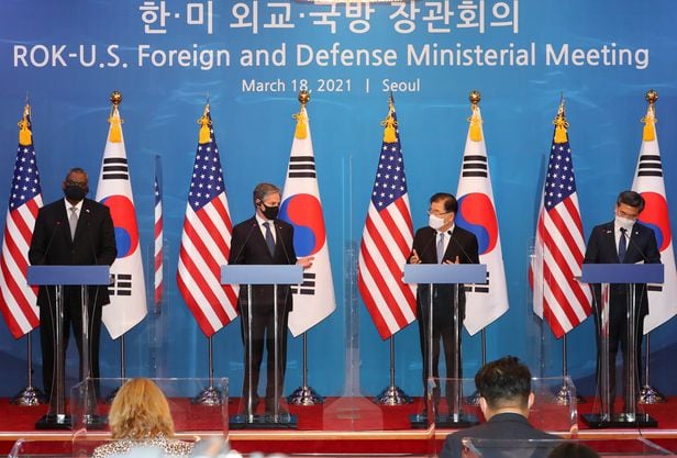 한국과 미국의 외교·국방장관이 18일 서울 외교부 청사에서 공동 기자회견을 하고 있다. /뉴시스