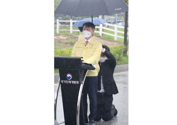 우산 법무부 차관 법무차관에 '무릎