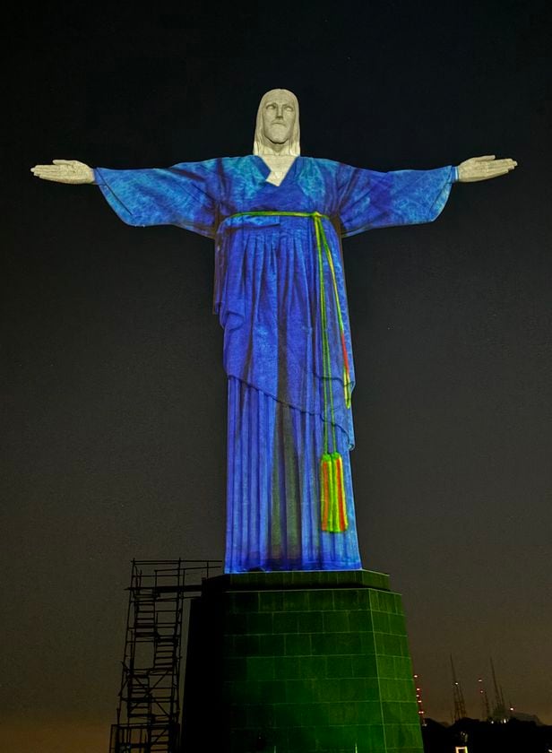 문화체육관광부와 주브라질한국문화원은 지난 7일(현지 시각) 브라질 예수상에 한복 이미지를 투사하는 '프로젝션 매핑' 행사를 개최했다고 9일 밝혔다. /뉴시스
