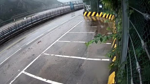 의암댐 선박 전복 사고 당시 모습이 찍힌 CCTV 장면. /춘천시