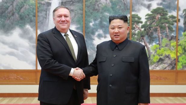 마이크 폼페이오 전 미 국무장관과 북한 김정은 /뉴스1