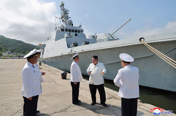 김정은 북한 국무위원장이 한미연합연습 '을지 자유의 방패'(UFSㆍ을지프리덤실드)를 기해 해군 함대를 시찰하고 전략무기 발사훈련을 참관했다. /연합뉴스