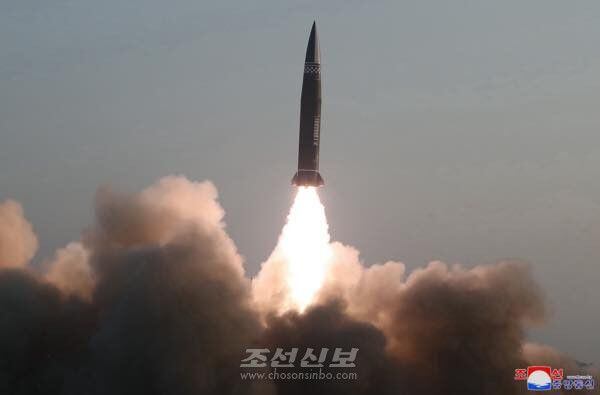 지난 25일 북한 개량형 이스칸데르 미사일 발사 장면. /조선중앙통신