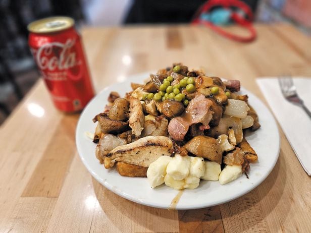 감자, 치즈, 그레이비 소스로 만든 퀘벡 전통 음식 푸틴. /곽아람 기자