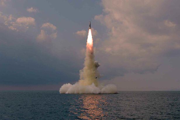 북한은 지난해 10월 19일 '신형 잠수함발사탄도탄(SLBM)' 시험발사를 진행했다고 노동당 기관지 노동신문이 보도했다.  북한은 25일 미상의 탄도미사일을 발사했다고 합참이 발표했다./노동신문 뉴스1