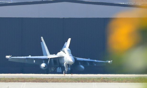 한미 양국 군의 대규모 공중연합훈련인 '비질런트 스톰'(Vigilant Storm)이 시작된 지난해 10월 31일 경기 평택시 주한미군 오산공군기지에서 EA-18G 그라울러 전자전기가 이륙을 준비하는 모습. /뉴스1