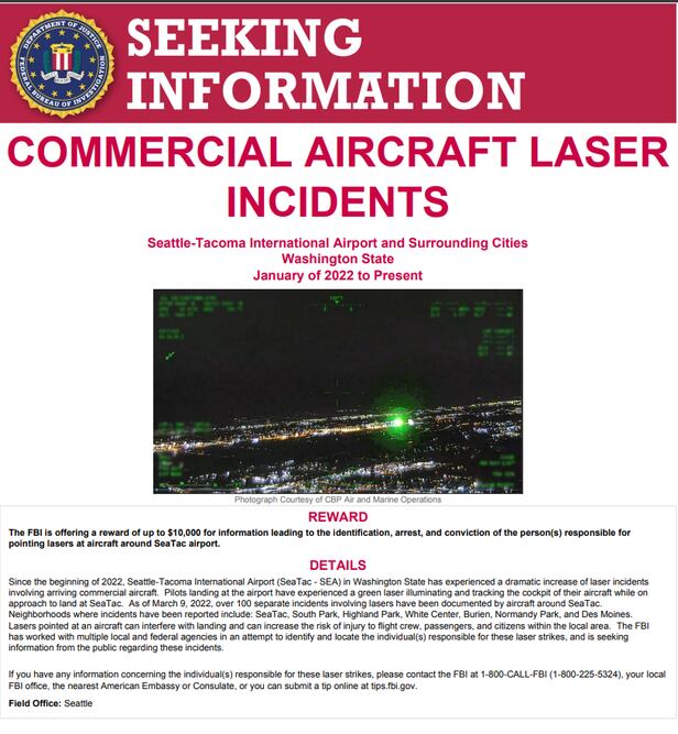 최근 시애틀 타코마 공항에서 발생하고 있는 정체불명 녹색 레이저 공격 용의자와 관련한 현상금 포스터 
/FBI 홈페이지