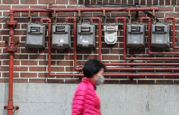 전기요금 인사을 앞둔 31일 서울 시내 주택단지에 설치된 가스계량기./연합뉴스