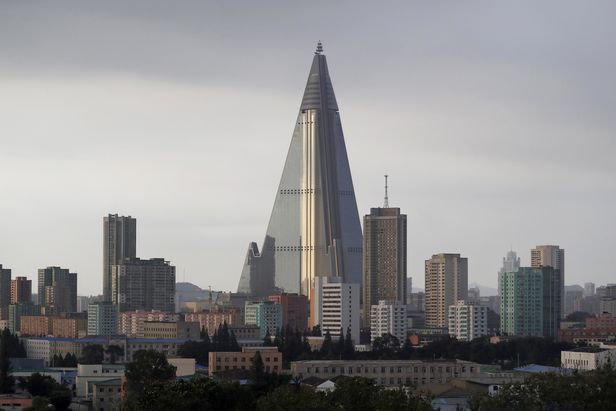 2017년 7월 찍은 평양 류경호텔.105층으로 피라미드모양이다./AP연합뉴스
