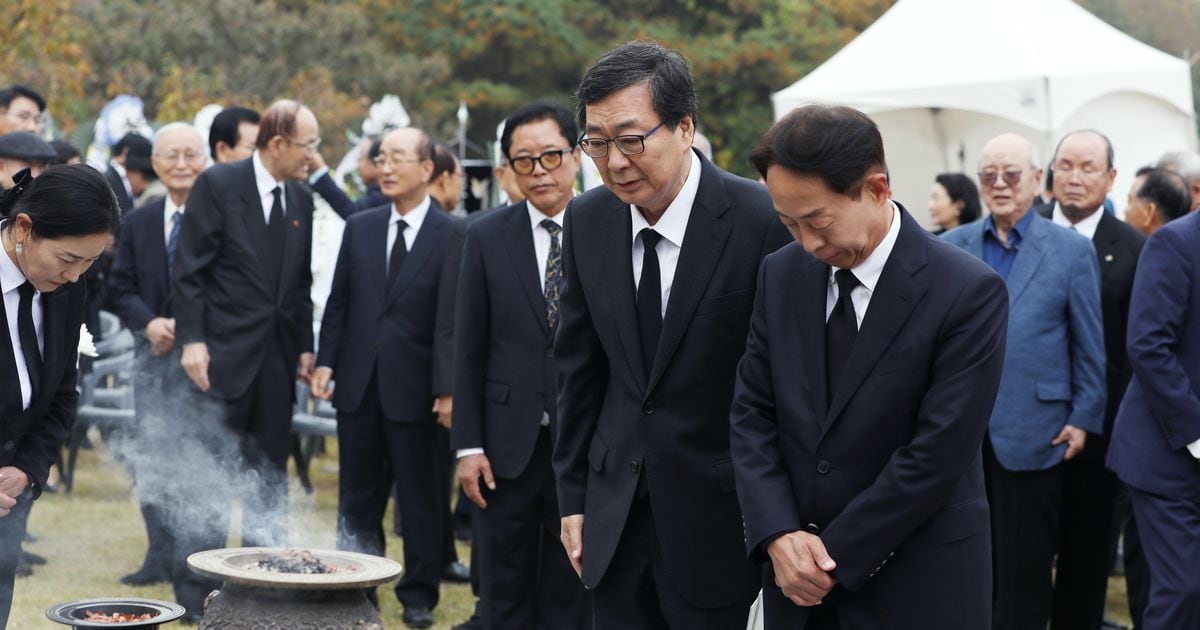 Former President Roh Tae-woo’s 2nd Anniversary Memorial Service: Kim Young-sam and Kim Dae-jung’s Sons Pay Tribute