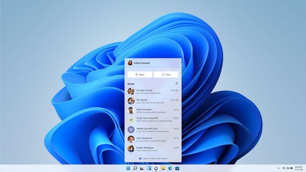 24일(현지시각) 공개된 마이크로소프트의 새 운영체계 윈도11. 시작메뉴에 팀즈가 들어가 한번의 클릭으로 동료나 친구에게 메시지를 보낼 수 있다. /MS