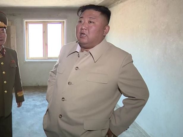 지난 10월14일 김정은 북한 국무위원장이 함경남도 검덕지구 피해 복구 현장을 방문한 모습./조선중앙TV 뉴시스