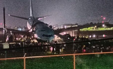 미친듯한 충격”…대한항공 사고기 탑승객이 전한 당시 상황 - 조선일보