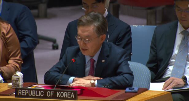 19일(현지 시각) 열린 유엔 안보리에 이해 당사국으로 참석한 황준국 주유엔 한국 대사가 발언하고 있다./유엔 웹티비 