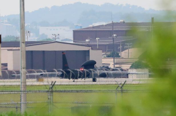 경기 평택시 주한미군 오산공군기지에서 U-2S 고고도정찰기가 임무를 마치고 착륙하고 있는 모습. 2023년 5월 30일 촬영한 사진이다.<br>/뉴스1