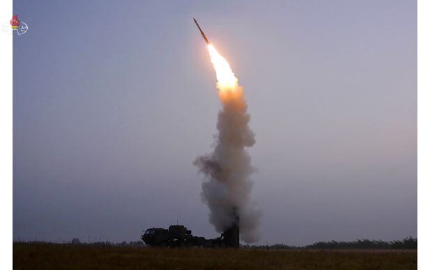 북한이 지난 9월 시험발사한 신형 반항공 미사일 모습. 기사 내용과는 관련 없음. /조선중앙TV 뉴시스