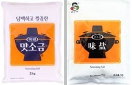대상의 식품 브랜드 청정원에서 만든 미원 맛소금(왼쪽)과 중국 업체가 맛소금을 베껴 출시한 제품. /한국식품산업협회