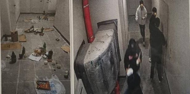 한 아파트 옥상에 무단출입한 10대 청소년들(오른쪽)이 술판을 벌인 뒤 쓰레기를 치우지 않고 달아났다가 아파트 CCTV에 찍혔다./온라인 커뮤니티