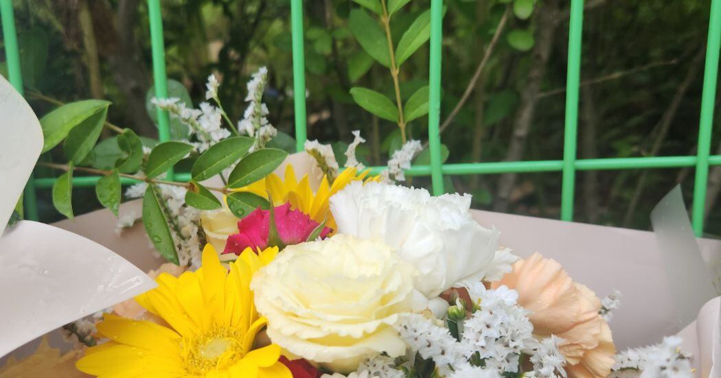 Grieving Family Leaves Flowers and Message in Memory of Victim of ‘Seohyun-dong Weapon Riot’