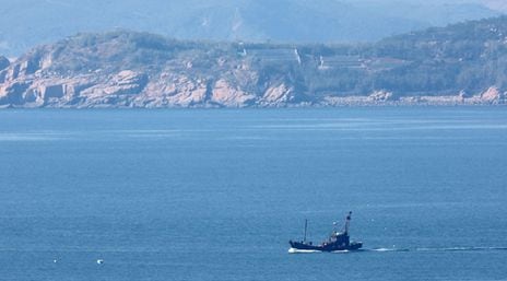 2 Koreas Exchange Warning Shots into Waters Near NLL