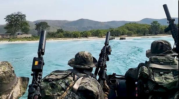 대한민국 해병대가 3일 미국, 태국 연합군과 태국 남부 핫야오 해안에서 2023 코브라골드 연합훈련을 시행했다고 밝혔다. 사진은 연합수색팀을 태운 고속 고무보트가 상륙작전의 여건을 조성하기 위해 질주하는 모습. /해병대사령부