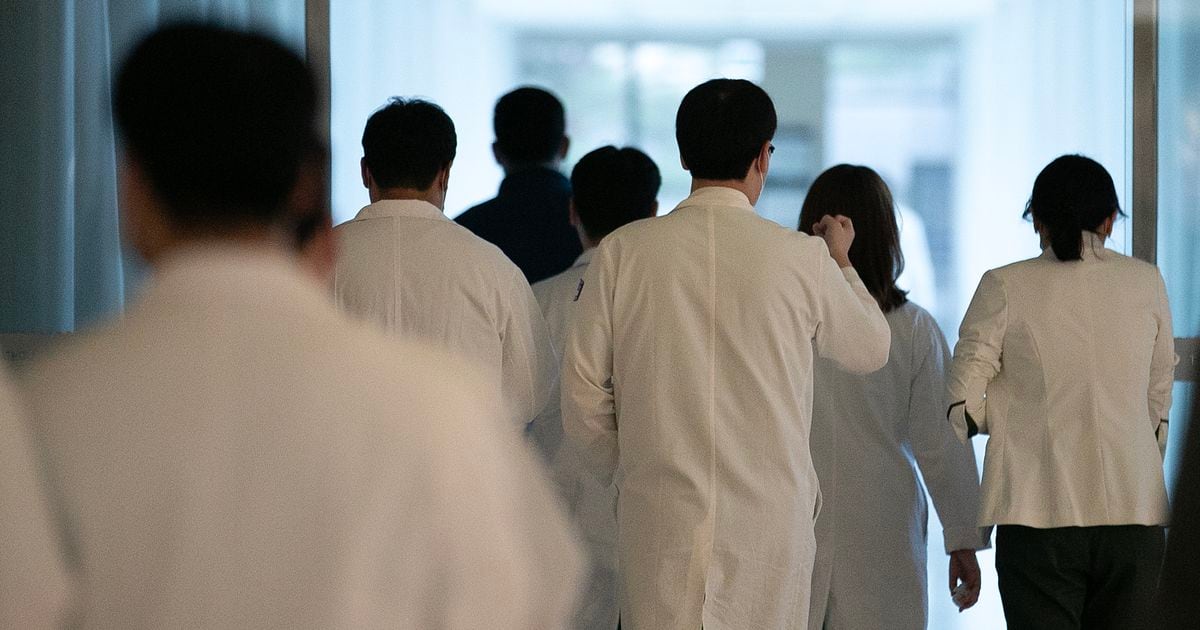 Medical Crisis Continues: Medical Staff at University Hospital in Seoul Move Amid Controversy