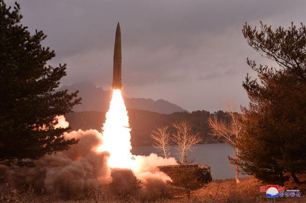 북한은 전날 황해남도 장연군 일대에서 지상대지상(지대지) 전술탄도미사일 2발을 사격했다고 밝혔다.
 /조선중앙통신 연합뉴스