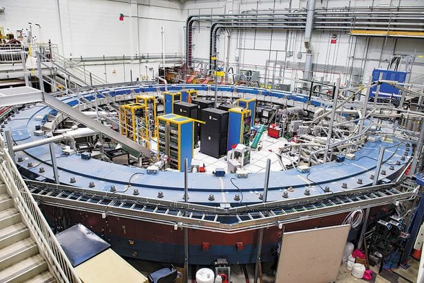 미국 페르미 국립가속기연구소에서 운영하는 뮤온 가속 장치. 뮤온이 자기장 속에서 어느 정도 진동하는지를 알아내는 실험이 이뤄졌다. /미 페르미 연구소