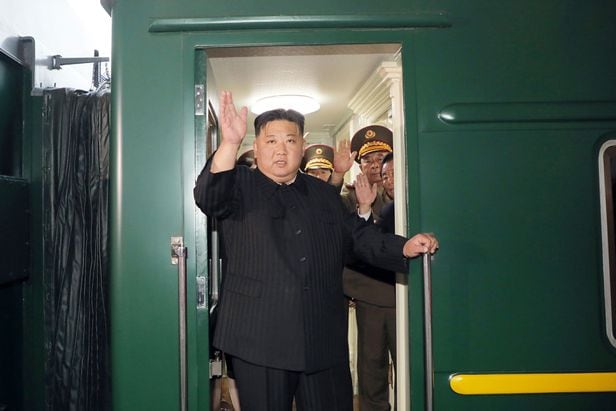 북한 김정은 노동당 총비서가 지난 10일 오후 러시아 방문을 위해 전용열차로 평양을 출발했다고 노동당 기관지 노동신문이 12일 보도했다./뉴스1