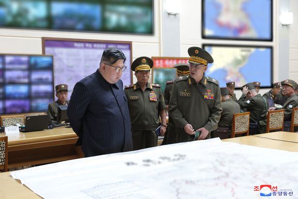 북한군이 한미 연합 '을지 자유의 방패'(UFSㆍ을지프리덤실드) 연습에 대응한 전군지휘훈련을 29일 시작한 가운데 김정은 국무위원장이 이날 훈련 현장을 방문했다고 조선중앙통신이 31일 보도했다. /연합뉴스
