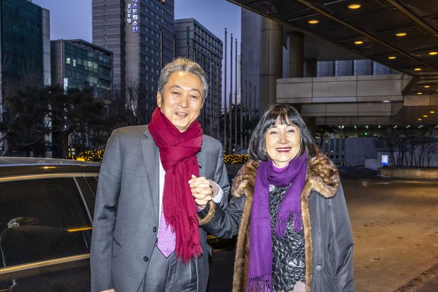 하토야마 유키오 전 일본 총리는 애처가로 유명하다. 이번 방한도 미유키 여사와 함께했다. 손가락에 결혼반지를 끼고 있는 그는 “아내와 날마다 하는 산책이 건강 비결”이라고 했다. /이신영 영상미디어 기자