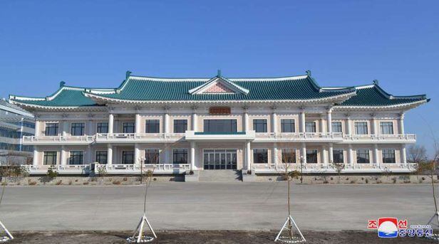 재난 8일 함경북도 청진시에 새로 오픈한 '경성단고기'집/조선의오늘