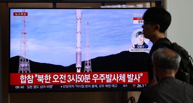 북한이 지난 5월 31일 1차 발사 실패에 이어 이달 24일 군사정찰위성 탑재 우주발사체 2차 발사에 실패했다.
/연합뉴스