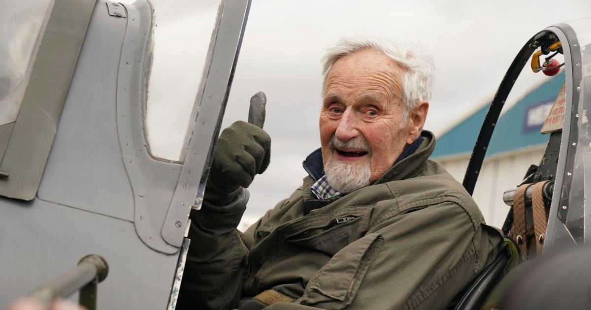 102-Year-Old WWII British Air Force Pilot Jack Hemmings Takes Control of Fighter Jet Again