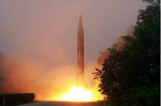 북한의  탄도미사일 발사 장면/노동신문
