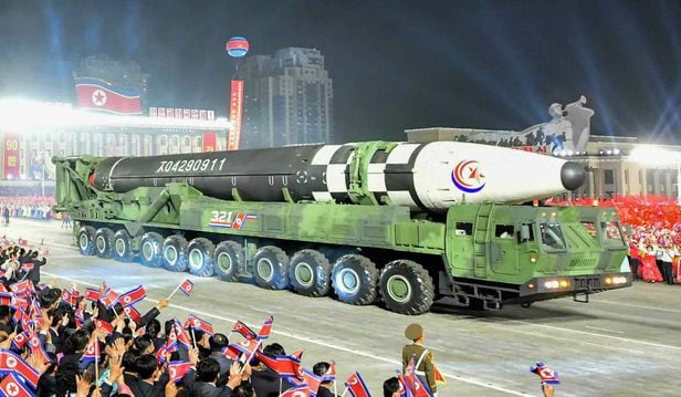 북한 대륙간탄도미사일(ICBM) '화성-17형'. /평양 노동신문, 뉴스1