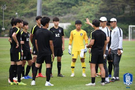 ì¸í„°ë·° ê¹€ì •ìˆ˜ U 17 ê°ë… 70 80 ìœ¤ê³½ í›„íšŒ ì—†ì´ ë›°ê² ë‹¤ ì¡°ì„ ì¼ë³´