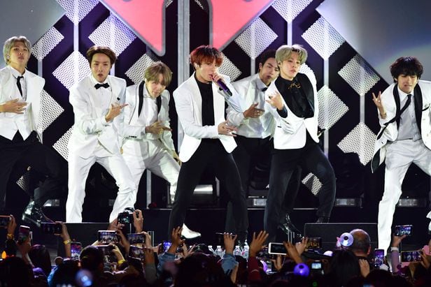 2019년 12월 6일 미국 캘리포니아 LA에서 공연하는 BTS./AFP 연합뉴스







