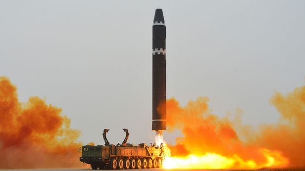 북한의 대륙간탄도미사일(ICBM) '화성-15형'  /뉴스1, 평양노동신문