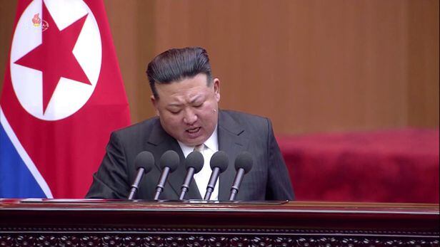 북한 김정은 국무위원장이 평양 만수대의사당에서 열린 최고인민회의에서 연설하는 모습. 북한은 회의에서 핵무력 정책을 헌법화했다. /조선중앙TV 뉴시스