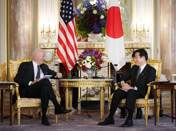 조 바이든(왼쪽) 미국 대통령과 기시다 후미오 일본 총리가 지난 5월 23일 오전 일본 도쿄에서 정상 회담을 갖고 있다. /연합뉴스