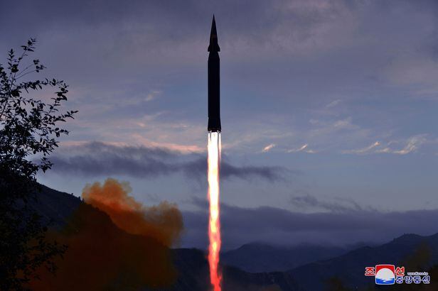 북한이 전날 신형 극초음속 미사일을 처음으로 시험 발사했다고 확인했다./조선중앙통신 연합뉴스