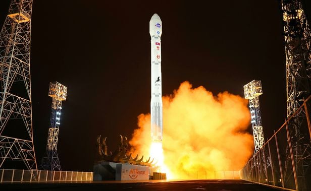  북한 정찰위성 '만리경-1호'를 탑재한 '천리마-1형' 로켓이 지난 21일 발사됐다. /노동신문 뉴스1