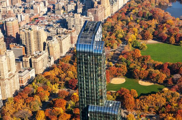 뉴욕 맨해튼 있는 'ONE57'은 압도적 센트럴파크 조망권을 자랑한다.  90층 높이로  2014년 완공된 이 건물  펜트하우스가 1억 50만 달러( 약 1100억 원) 에 판매됐다./  ONE57 홈페이지 