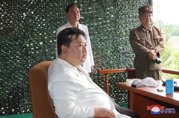 북한이 12일 김정은 국무위원장이 참석한 가운데 신형 고체연료 대륙간탄도미사일(ICBM) 화성-18형의 시험발사를 감행했다고 13일 조선중앙통신이 보도했다./조선중앙통신 연합뉴스